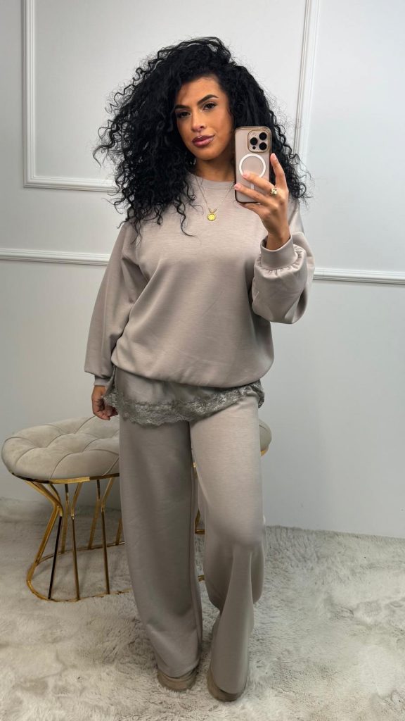 Bescheiden Luxe Jurken